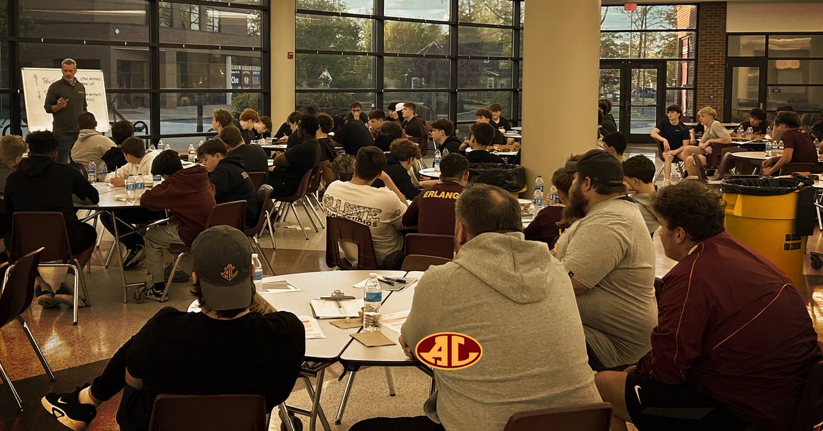 ALFootballClub's tweet photo. First of three leadership workshops for Shoremen Football. HUGE thanks to Pete Honsberger from Culture Shoc - leading an impactful workshop on building TRUST. Great seeing the players and coaches together - #Shoremen#TrustTheTeam#OneTeamOneMission https://t.co/46yUWwIXYU