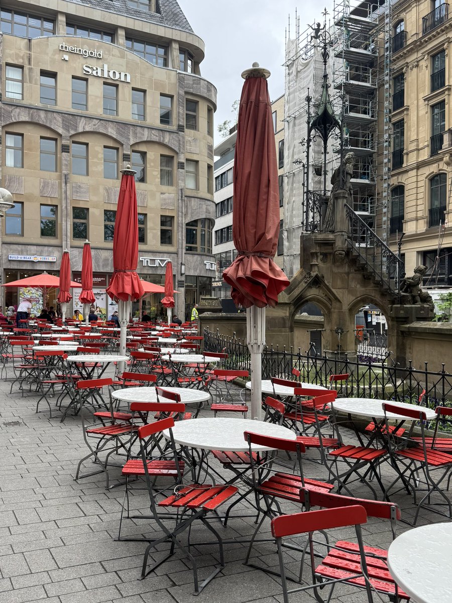 DimosInfo's tweet photo. "Kölsch geht immer. Auch im Frühling. Besonders im Frühling." #frühkölsch #brauhausfrüh #köln #domstadt #cologne #frühlinginköln #brauhaustoureninkoeln #kölsch https://t.co/UvypeDJd4n