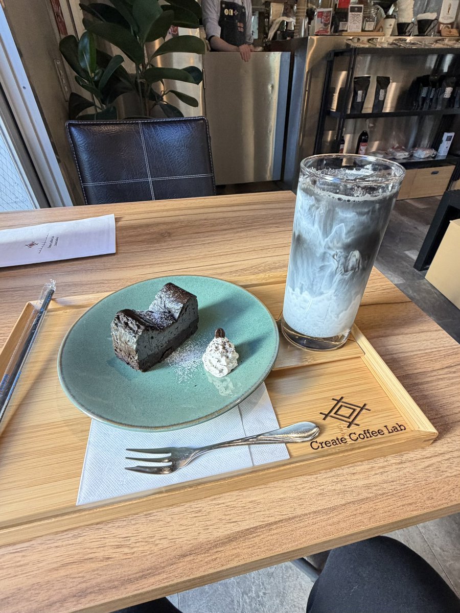 Create Coffee Lab中島店での個展初日でした 初日から初めて作品を見た
