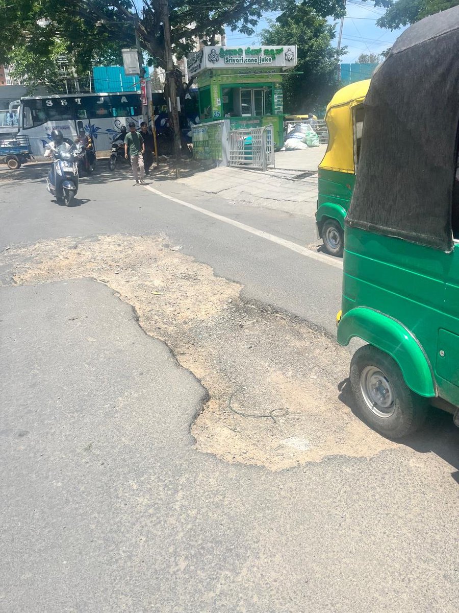 nehalbshah's tweet photo. As soon monsoon starts digging out season also started. @NammaBESCOM @mdbescom can you please fix this at carmelaram railway statin road? @carmelaramunite @MTF_Mobility @ChristinMP_ @GBAChiefComm @kdevforum @PCMohanMP @dkshi https://t.co/Ss2LwPOfeK