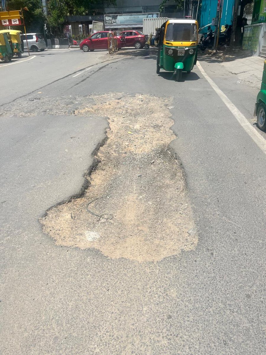 nehalbshah's tweet photo. As soon monsoon starts digging out season also started. @NammaBESCOM @mdbescom can you please fix this at carmelaram railway statin road? @carmelaramunite @MTF_Mobility @ChristinMP_ @GBAChiefComm @kdevforum @PCMohanMP @dkshi https://t.co/Ss2LwPOfeK