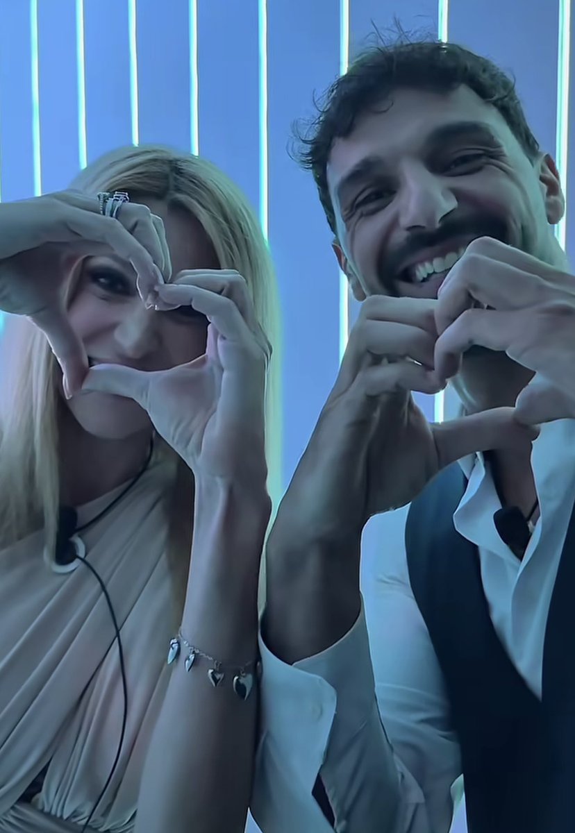 chiaretta_022's tweet photo. Mamy E Papy❤️😭
#gfvip #todafox https://t.co/mQO7r4XqtS