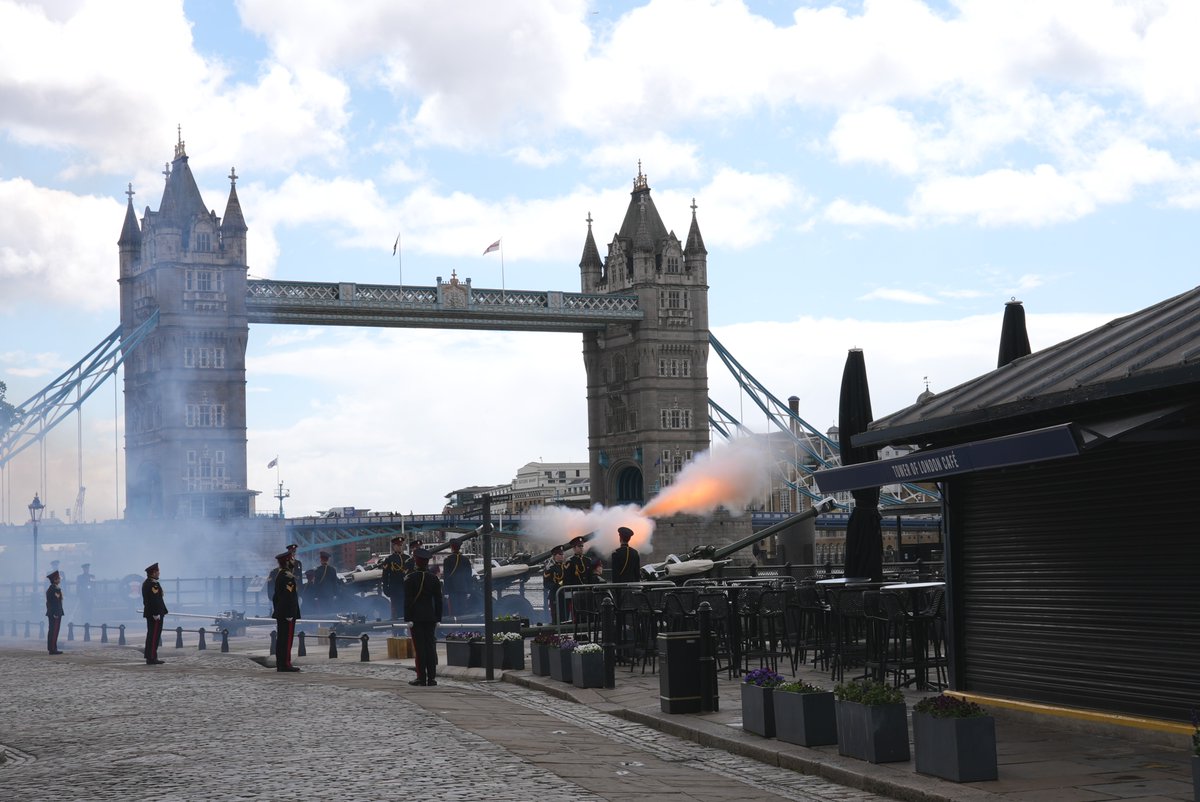 TowerOfLondon's tweet photo. At 12pm today a 41-round gun salute was fired from the Tower of London to mark the State Opening of Parliament 👑

The salute was fired by the @HACRegiment 💥 https://t.co/62EgfM7c3z