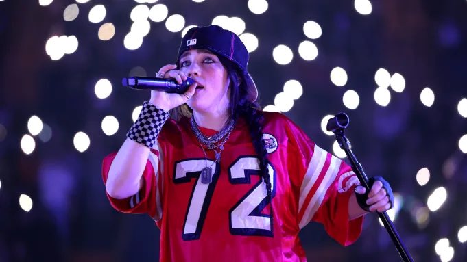 hanriver's tweet photo. Watched Billie Eilish’s new documentary concert. Pulled at my heart strings 😢. https://t.co/uV5OrK6CLm
