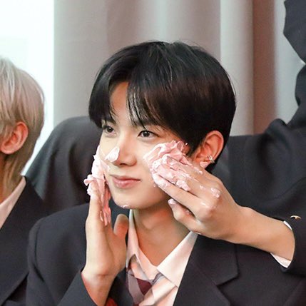 레디 tweet media