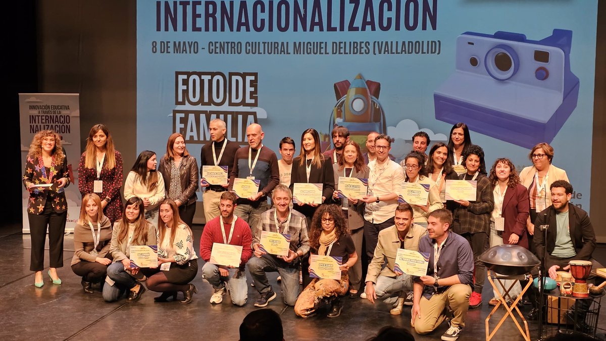 EOIBurgos's tweet photo. 🇪🇺🤩 El día 7 de mayo de 2026, en la Jornada de Internacionalización en Valladolid, organizada por la Junta de Castilla y León, la EOI de Burgos recibió el certificado de acreditación de centro Erasmus+. 🤩
@sepie_gob
@cfieburgos
#internacionalizacióncyl
#EOIBurgos https://t.co/4w17dMjoZT