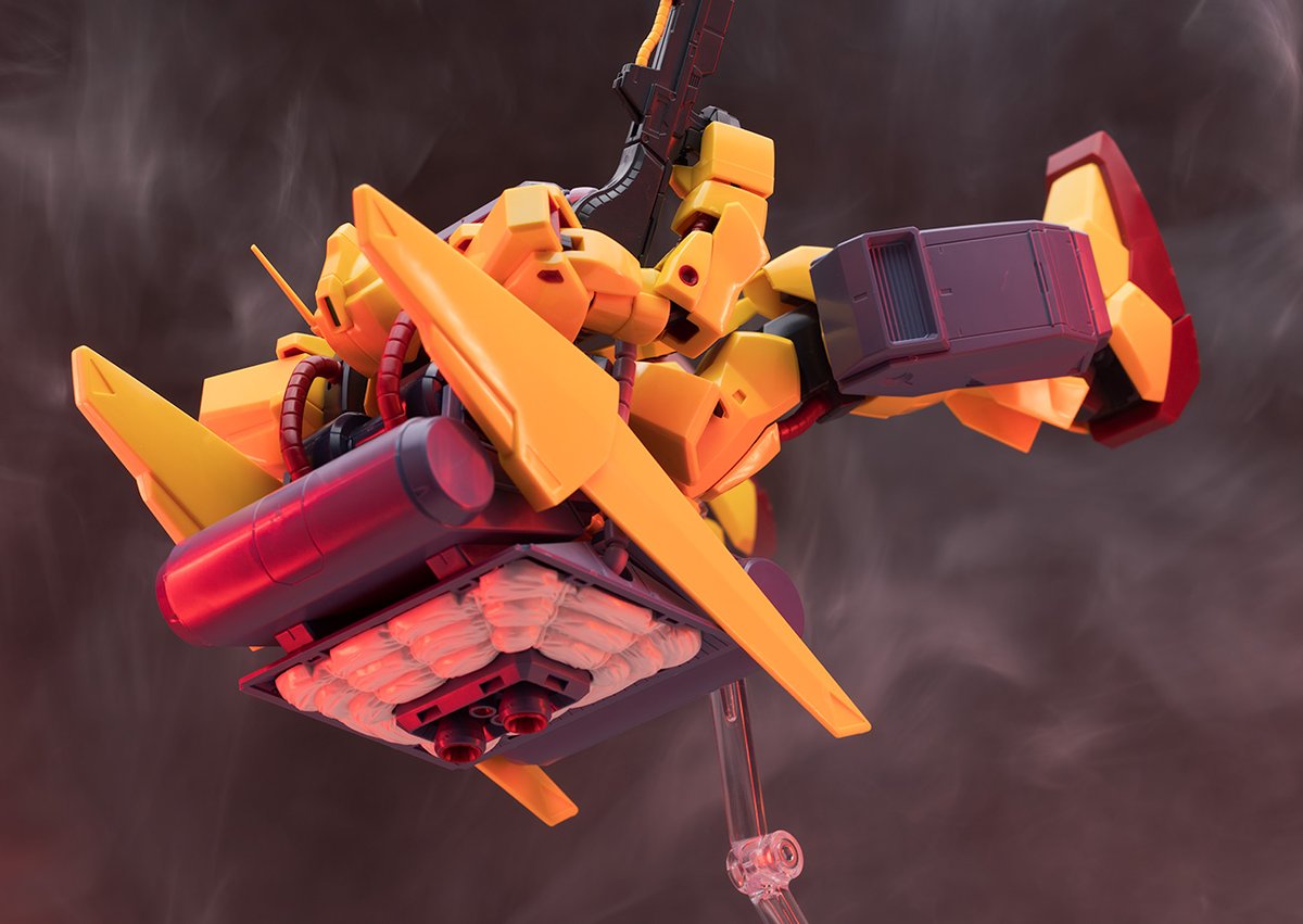 ガンプラの山を崩せ/星丸 tweet media