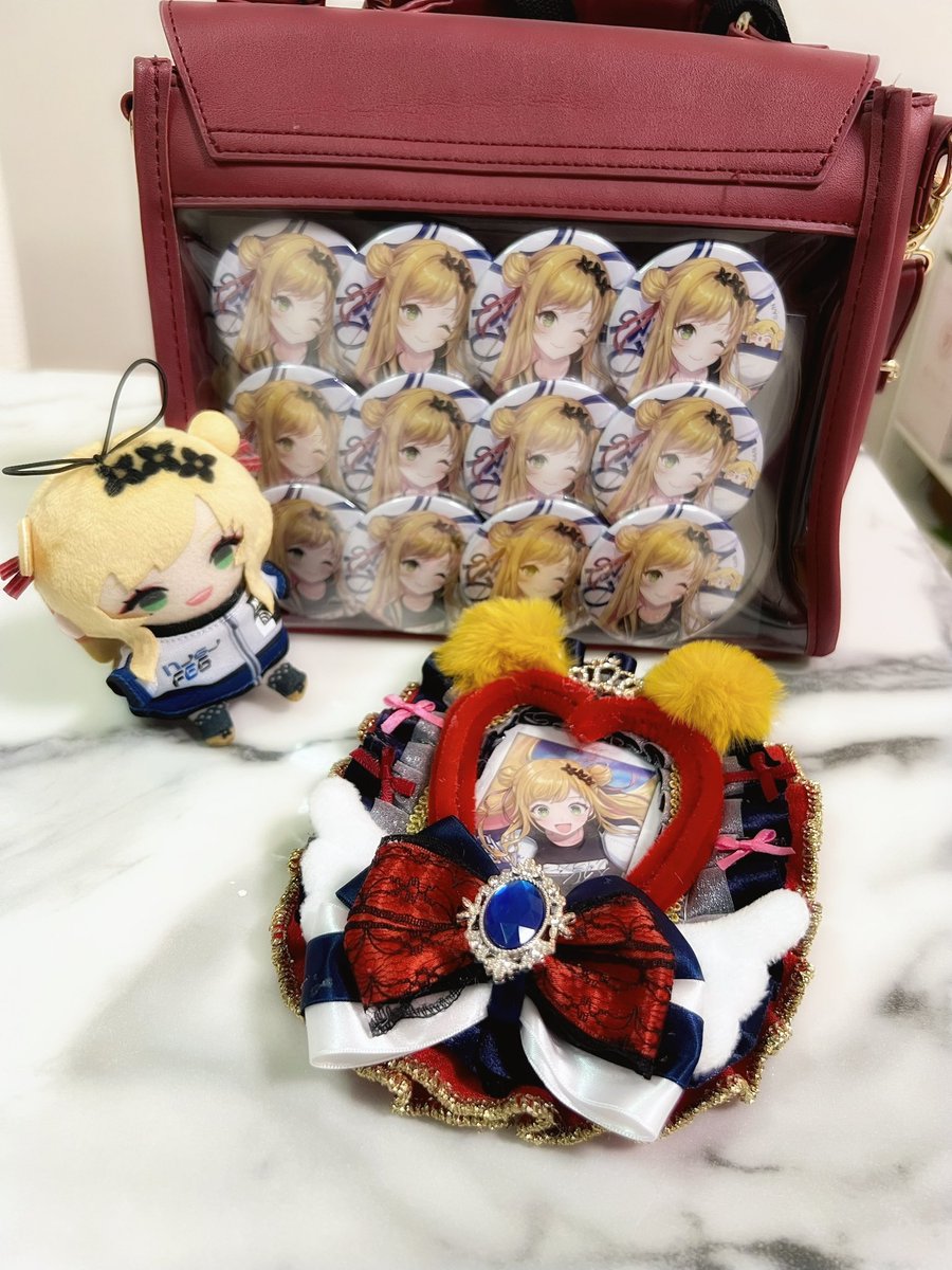 4H2115's tweet photo. #ぴな好き

にじフェス準備完了⬭´⌒ᗜ⌒`⬭
ネイルは去年と違う衣装イメージでやってもらった🥰🥰 https://t.co/mU8VFz8NcL