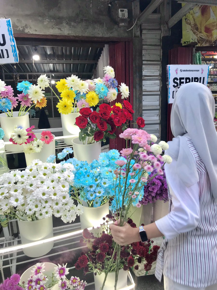 riristiii_'s tweet photo. yg laen kesini dibeliin cowonya, klo gw beli sendiri aja deh, nunggu dibeliin mah keburu asing duluan https://t.co/HGcW3q8W1W