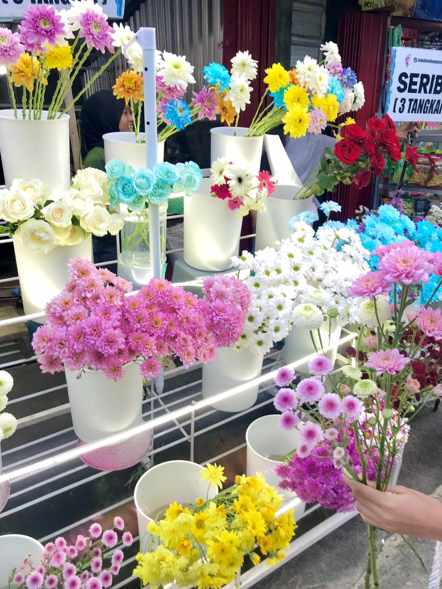 riristiii_'s tweet photo. yg laen kesini dibeliin cowonya, klo gw beli sendiri aja deh, nunggu dibeliin mah keburu asing duluan https://t.co/HGcW3q8W1W