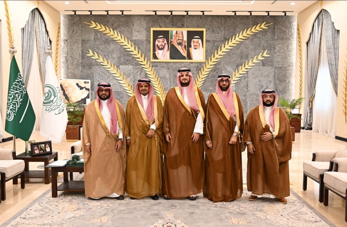 GreenTaif_Org's tweet photo. استقبل سمو محافظ الطائف صاحب السمو الملكي الأمير فواز بن سلطان سعادة  أ. د سعد العتيبي رئيس مجلس إدارة الجمعيه و أعضاء الجمعيه وذلك للتعريف بالجمعيه و انشتطتها ، كما أطلع سموه حفظه الله على مبادرات الجمعيه و ماتحقق من إنجازات في مجال البيئه تحقيقا لمستهدفات رؤية المملكة 2030 https://t.co/X0kqANSRo7