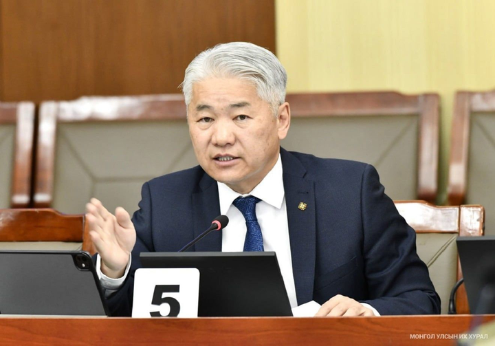 ArctusAnalytics's tweet photo. Cabinet Plans Pre-Naadam Budget Amendment Amid Rising Fiscal Pressures
The Government of Mongolia plans to submit a budget amendment next month and seek parliamentary approval before the Naadam holiday, citing growing fiscal pressures linked to fuel prices, budget deficits, and external economic uncertainty.
Officials previously argued that stable coal exports and easing Middle East tensions had reduced the immediate need for a budget revision, but the government now expects rapidly changing global economic conditions and rising fuel costs to require faster policy responses.
Economy and Development Minister J.Enkhbayar said the Cabinet has proposed amendments to the Fiscal Stability Law to remove restrictions preventing budget revisions within three months of approving the medium-term fiscal framework.

Photo credit: iToim
