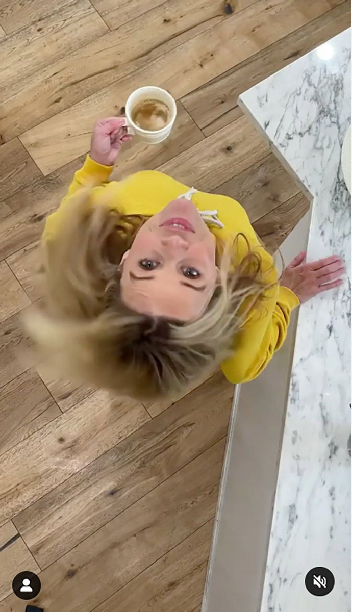 Queen Karen Mallerini tweet media