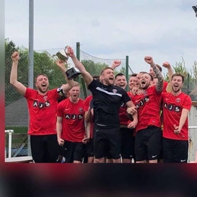 EastwoodTownFC's tweet photo. STAT ATTACK: On This Day 8 years ago, David Marlow and ’Toddy’ led Eastwood CFC to the CMFL South Division Title on the final day of the 2017/18 season.

Beating Sherwood Colliery who had been unbeaten all campaign, in front of a record crowd of over 750 👏👏

#OTD #STATATTACK https://t.co/yhS0UykQ7q