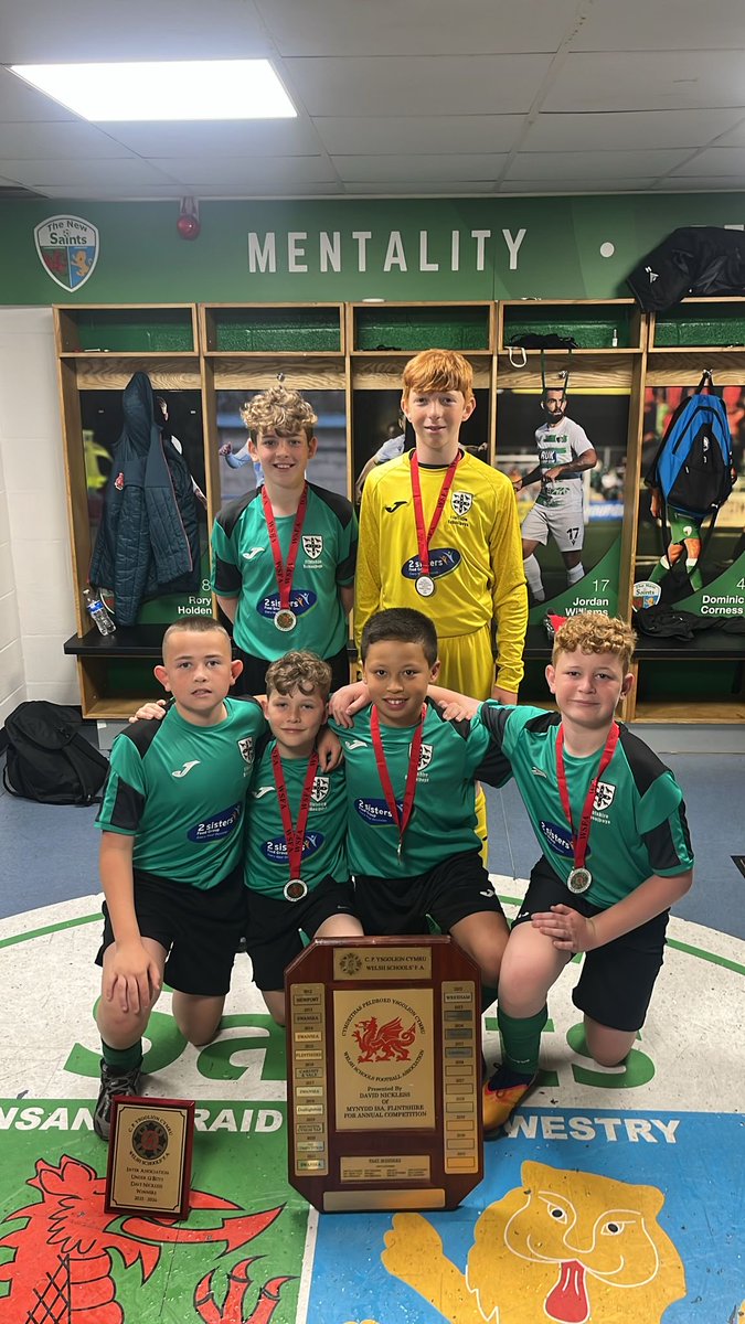 mackie_j's tweet photo. @HawardenPE Fantastic to see 6 @hawardenhs pupils in the team that were crowned Welsh Schools FA National U12’s Champions on the weekend.  🏆⚽️🏆 https://t.co/rrdvO7m479