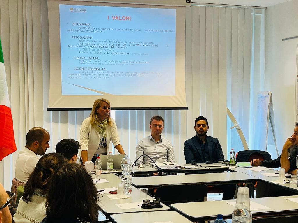 FitERCisl's tweet photo. Giornata di formazione a Bologna per le nostre RSU del settore ferroviario!Insieme a Christian Tschigg (@fitcisl nazionale), Manola Cavallaro (Segr. Reg.#FitCislER) e Francesco Bertone (Coord. Ferrovieri) per dare voce ai lavoratori. La forza della CISL è la competenza! 💪 https://t.co/O7HrpM7p6Q