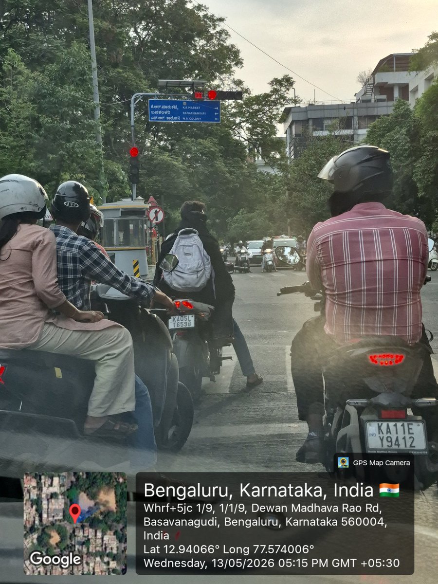 BasavarajR3's tweet photo. No helmet
@DCPTrNorthBCP @DCPTrWestBCP @DCPTrEastBCP @DCPSEBCP 
Plz take action. https://t.co/GN8cLRCQXp