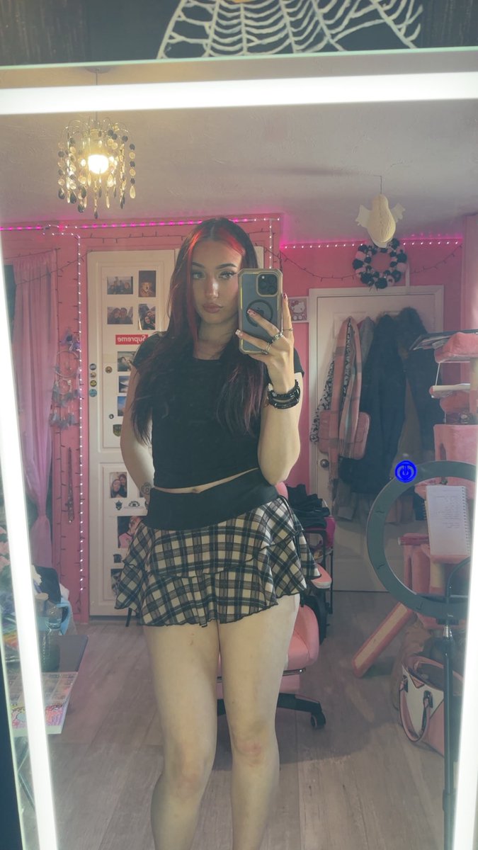 JessiesBackup's tweet photo. Drain every penny to me https://t.co/9ey6OWo7ga