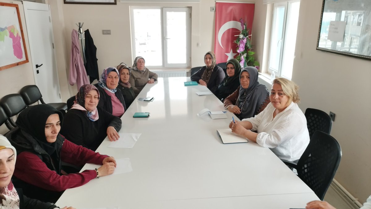 edrmtakkadinlar's tweet photo. Edremit ilçe Kadın Kolları Başkanımız @KaracanYuksel risayetinde haftalık istişare toplantımızı gerçekleştirdik.
Hayırlara vesile olsun.
@AKKADINGM @akkadinvann @ArvasAbdulahat @zerrin_alpaslan @OndilKenan @saitaytulunn https://t.co/R8B5WsCW03