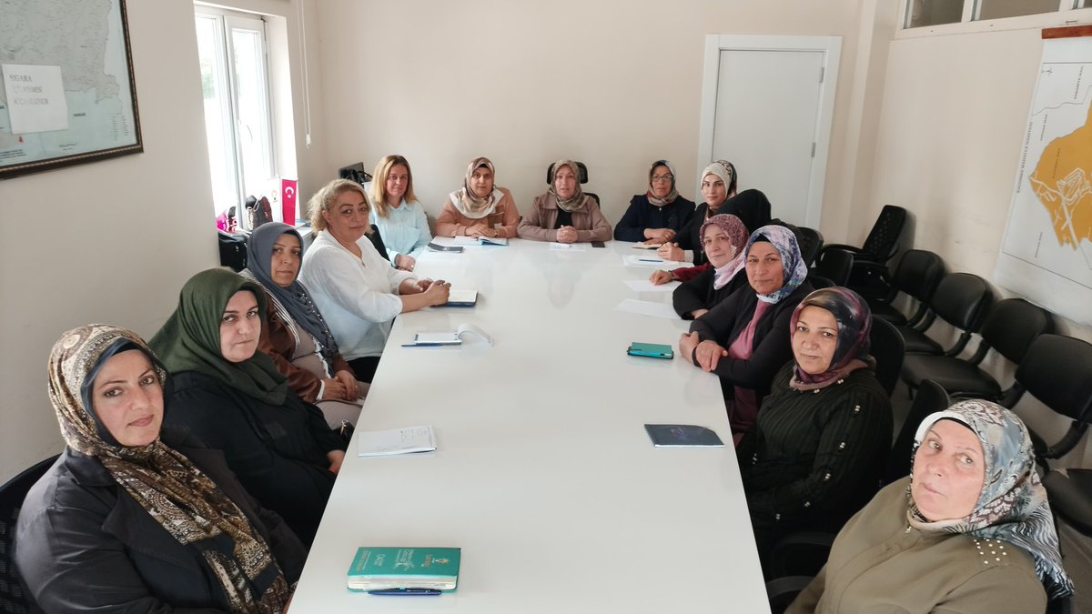 edrmtakkadinlar's tweet photo. Edremit ilçe Kadın Kolları Başkanımız @KaracanYuksel risayetinde haftalık istişare toplantımızı gerçekleştirdik.
Hayırlara vesile olsun.
@AKKADINGM @akkadinvann @ArvasAbdulahat @zerrin_alpaslan @OndilKenan @saitaytulunn https://t.co/R8B5WsCW03