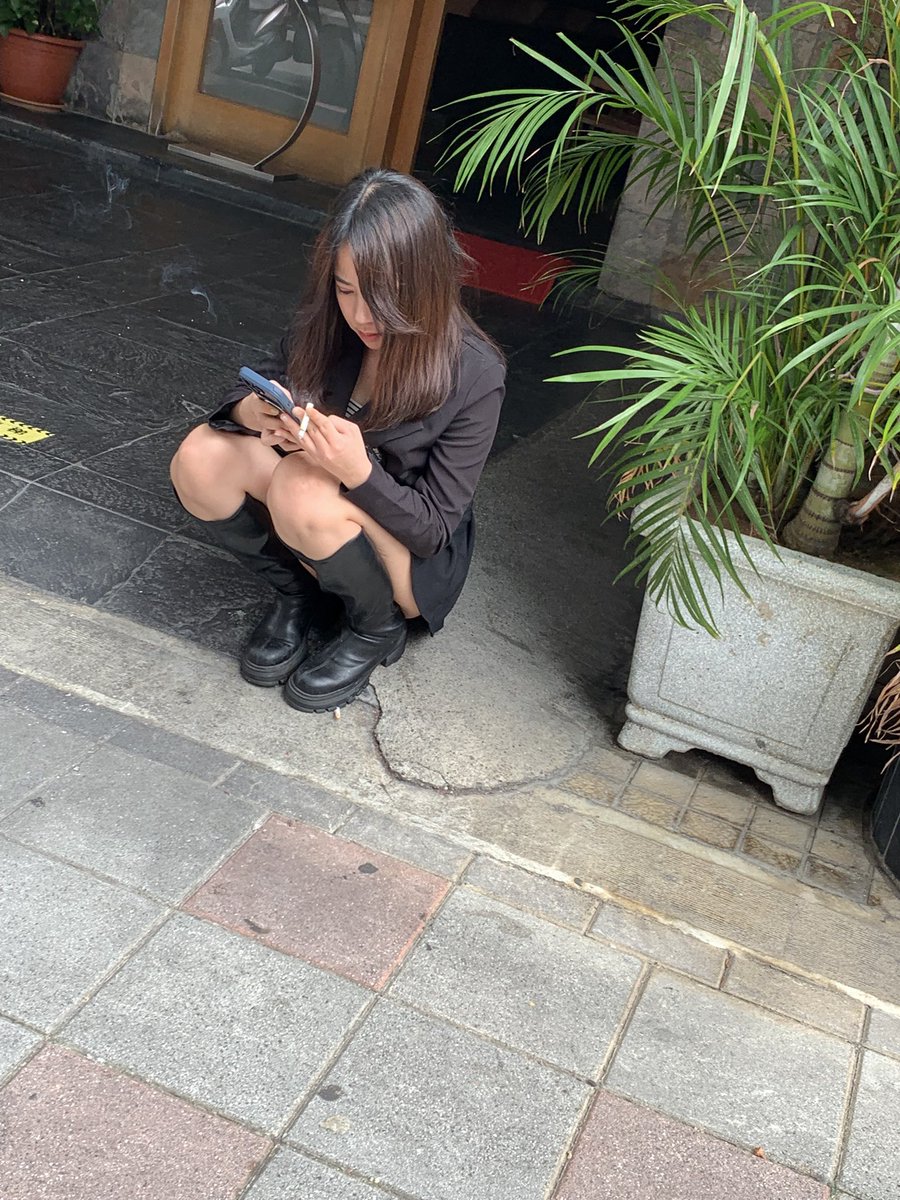 6cefr's tweet photo. 今天來找我按摩的人妻
她：（粉嫩的小穴）
我：（伸出舌頭舔著粉嫩的小穴）
她：啊！第一次被舔穴好羞恥喔
我：（濕到直接滑進去）
她：啊！太大了會壞掉的
我：（今日射了5發）
她：（下不了床）都你啦壞掉了
她：今天高潮7次 https://t.co/qFL8wvQUGV