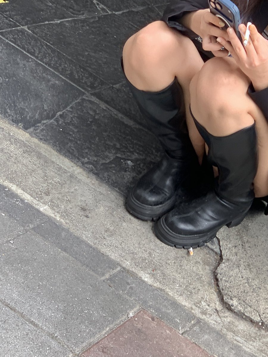 6cefr's tweet photo. 今天來找我按摩的人妻
她：（粉嫩的小穴）
我：（伸出舌頭舔著粉嫩的小穴）
她：啊！第一次被舔穴好羞恥喔
我：（濕到直接滑進去）
她：啊！太大了會壞掉的
我：（今日射了5發）
她：（下不了床）都你啦壞掉了
她：今天高潮7次 https://t.co/qFL8wvQUGV