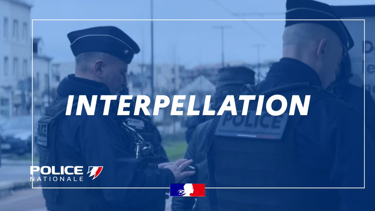 PoliceNat76's tweet photo. SécurisationDesTransportsEnCommun | Hier, une opération de contrôles a été menée à @LEGRANDQUEVILLY, en collaboration avec les agents #transdev .
Les policiers ont procédé au contrôle de 17 usagers.
Bilan :
• 1 interpellation pour détention de stupéfiants
#Protéger https://t.co/WFiU3PCRw2