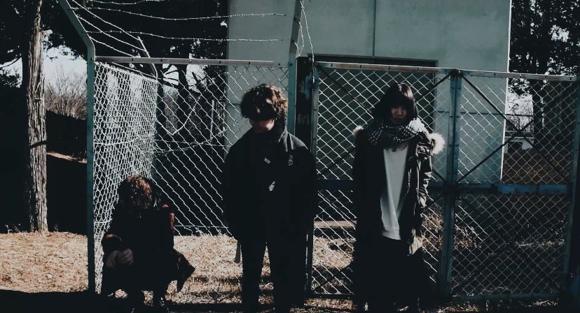 THERIB3's tweet photo. ⚡️❗️重大告知❗️⚡️

昨年12月に発表した4thアルバム
"ALIVE" 収録曲
「冬めく季節」のMusicVideoを
【 5/15(金) 20時 】に公開❕

楽曲、映像共にRIBの新たな一面を
感じられる作品となっております。

🔥どうぞお楽しみに🔥 https://t.co/AneCUYtptH