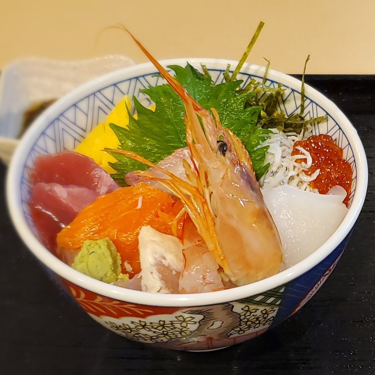 BakugaChannel's tweet photo. 色んなどんぶりがあるけど、やっぱり自分のNo.1は海鮮丼です。 https://t.co/aFNkeFY4bB