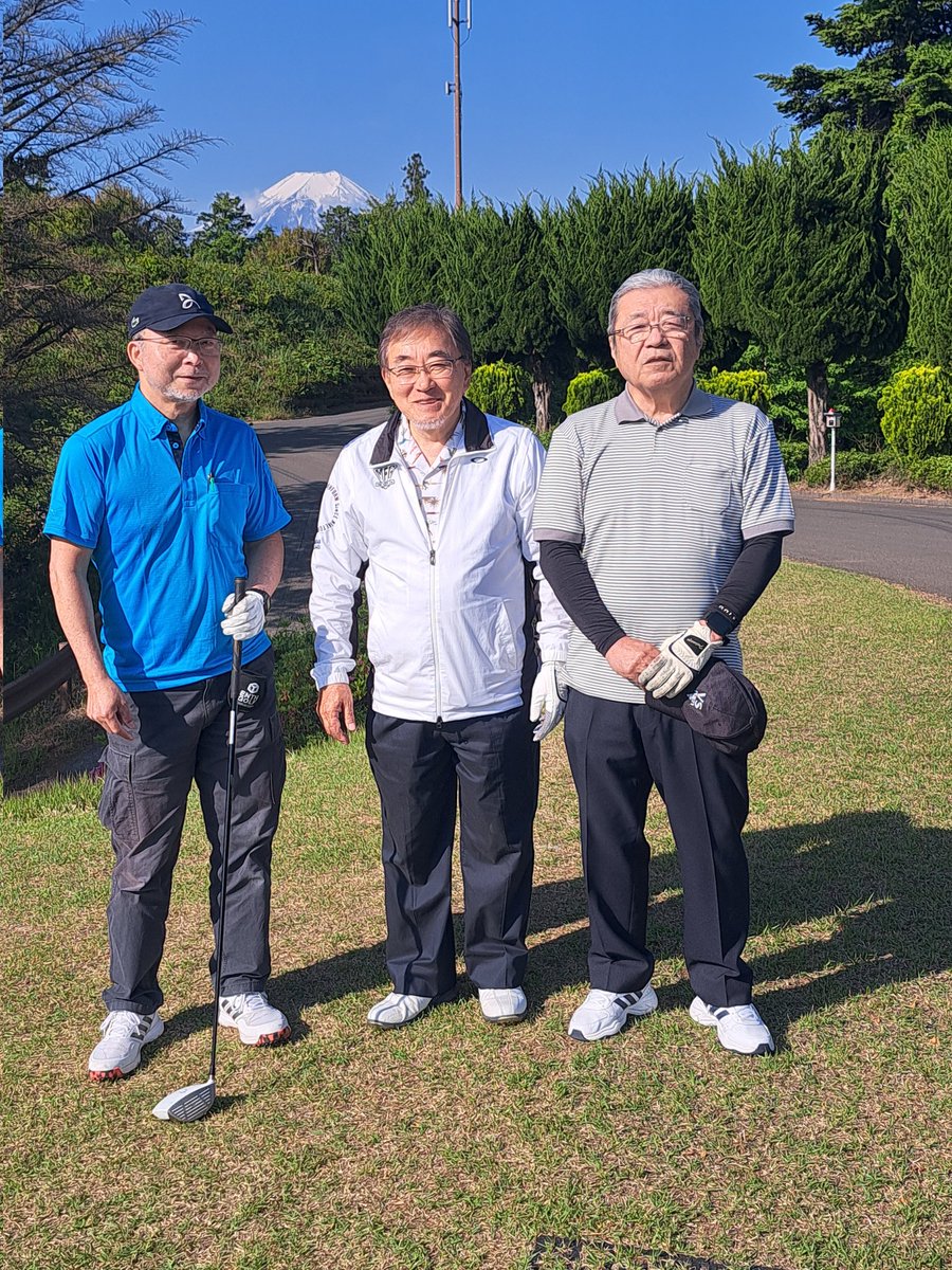 kmht4976's tweet photo. 3月以来のゴルフ⛳
山梨県の富士リゾートカントリークラブ。
天候に恵まれて良かったです。
来週は沼津国際ですな。 https://t.co/gJzD5U45uL