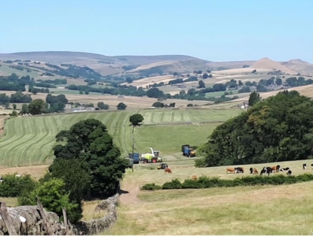 NMRgroup's tweet photo. 🤩🚜👌Buxton Farming
What fabulous silaging views! We loved seeing this picture that came in for our photo competition.  
 #BuxtonFarming #RuralScenes #FarmingLife #FarmLife #CountrysideViews #SilagingViews https://t.co/ag2t5p5tIW