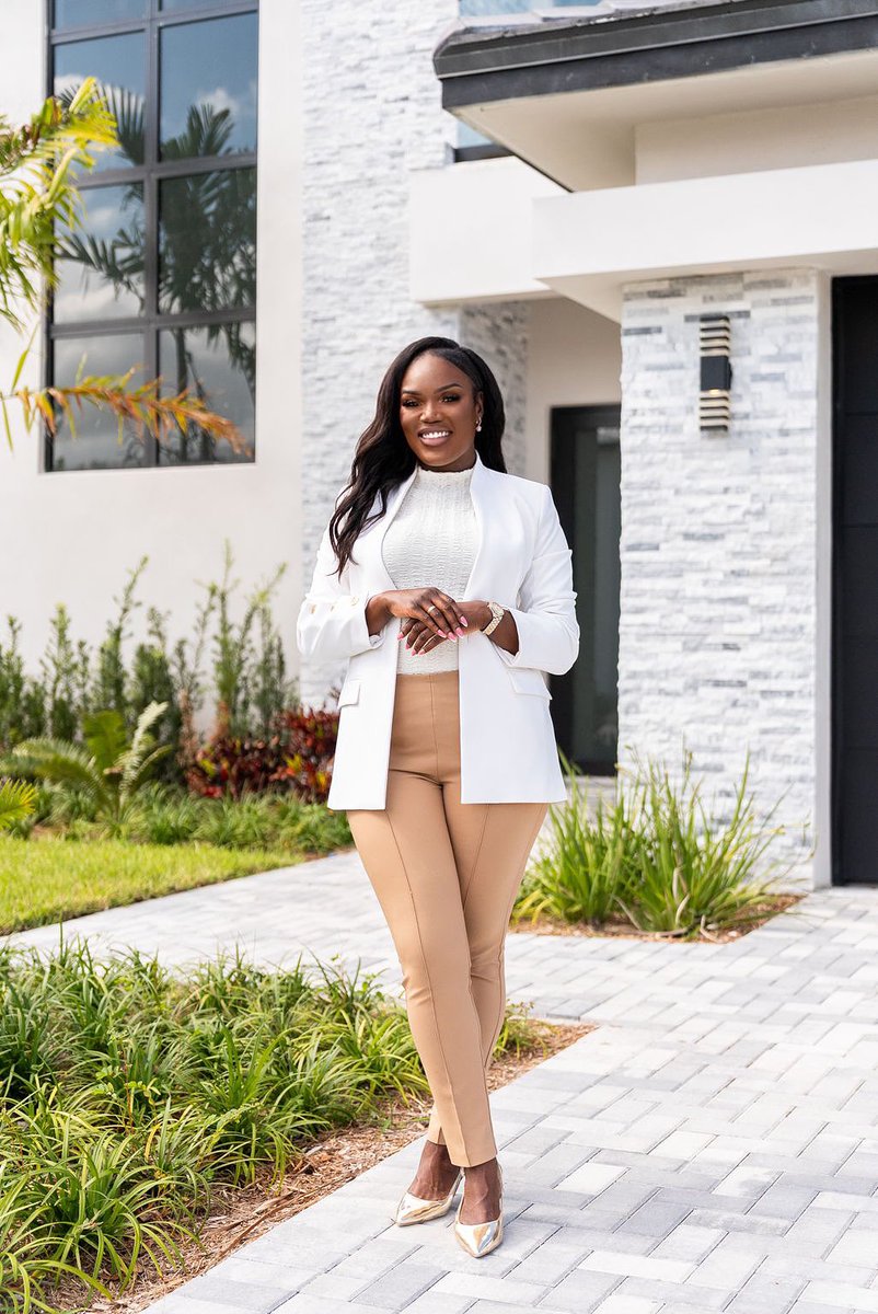 Realtor Bae 👑 tweet media