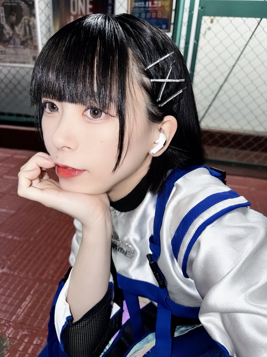ホシサキアヤネ ←正面 横顔→