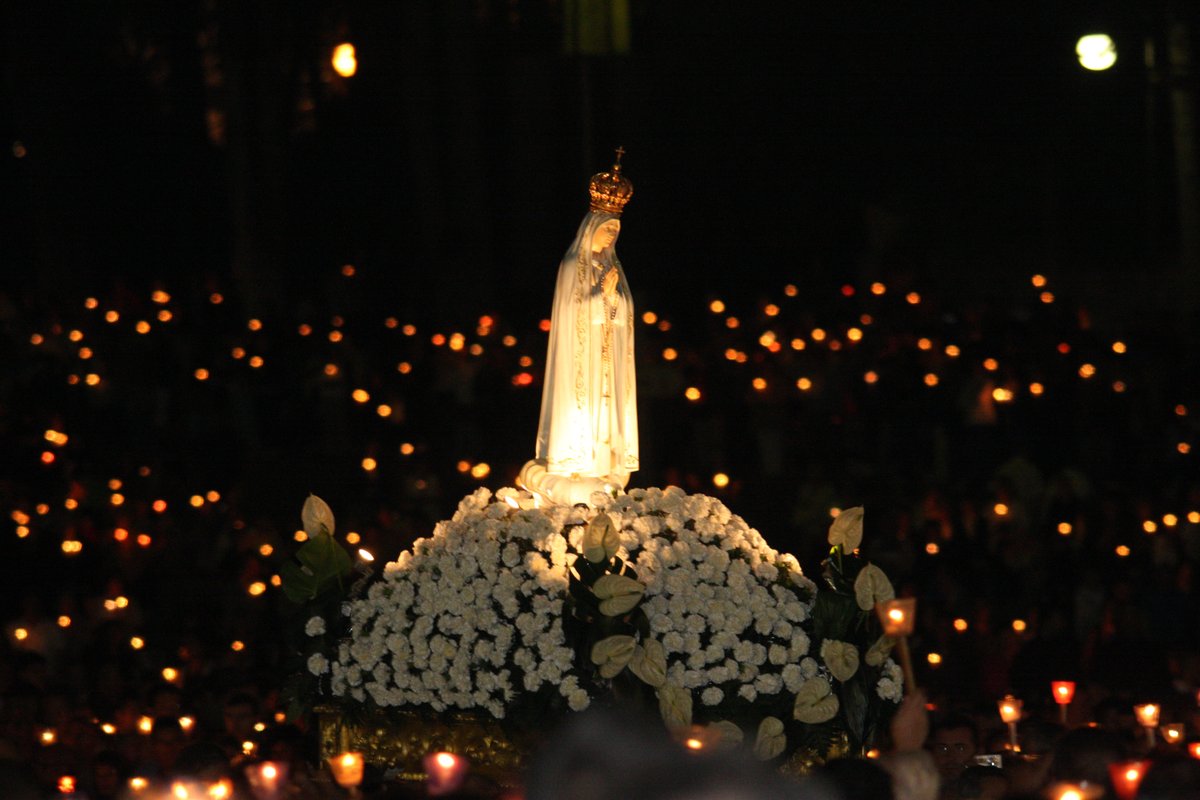 karbowysac's tweet photo. Há um apelo que atravessa toda a mensagem de #Fátima: convertei-vos. Mais de cem anos se passaram… Ainda vemos guerras. Ainda vemos indiferença a Deus. E por isso Fátima continua atual. Somos herdeiros daqueles três pastorinhos. Eles levaram a mensagem de Deus a sério. E nós? https://t.co/b9W8E3anIb