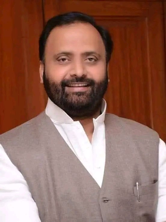 ayushsingh4749's tweet photo. आज हमारे #अभिभावक एवं मेरे #आदर्श आदरणीय नेता जी उत्तर प्रदेश के पूर्व #कैबिनेट_मंत्री एवं पूर्व #सांसद एवं वर्तमान #विधायक श्री #ओमप्रकाश सिंह जी को #जन्म_दिन की बहुत बहुत बधाई 
लाखों गरिबों की दुआ है मेरे नेता जी के साथ हम नेता जी की दीर्घायु की कामना करते है।
@opsinghofficial https://t.co/kFDsIpolod