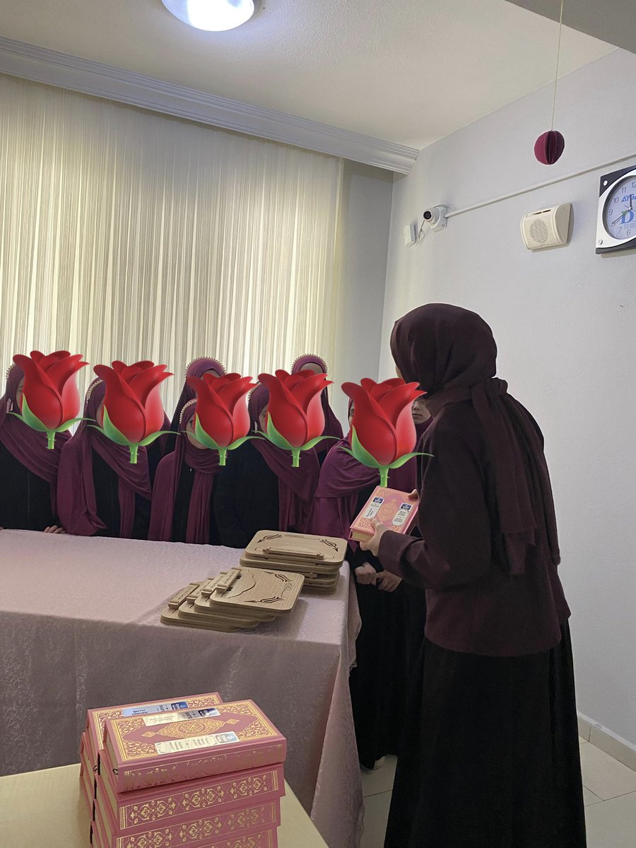EhadGiresun_'s tweet photo. Emanetleriniz İsimlerine özel #Kuran ve Rahleler #Hafızlık yapan kız çocuklarına teslim edildi.Rabbim destek veren tüm kardeşlerimizden Razı olsun.
#Ehad #giresun #Hafız @ehadgm @ehadgm_kadinlar @aliozdemirgsb https://t.co/hUlXjVY2Wf