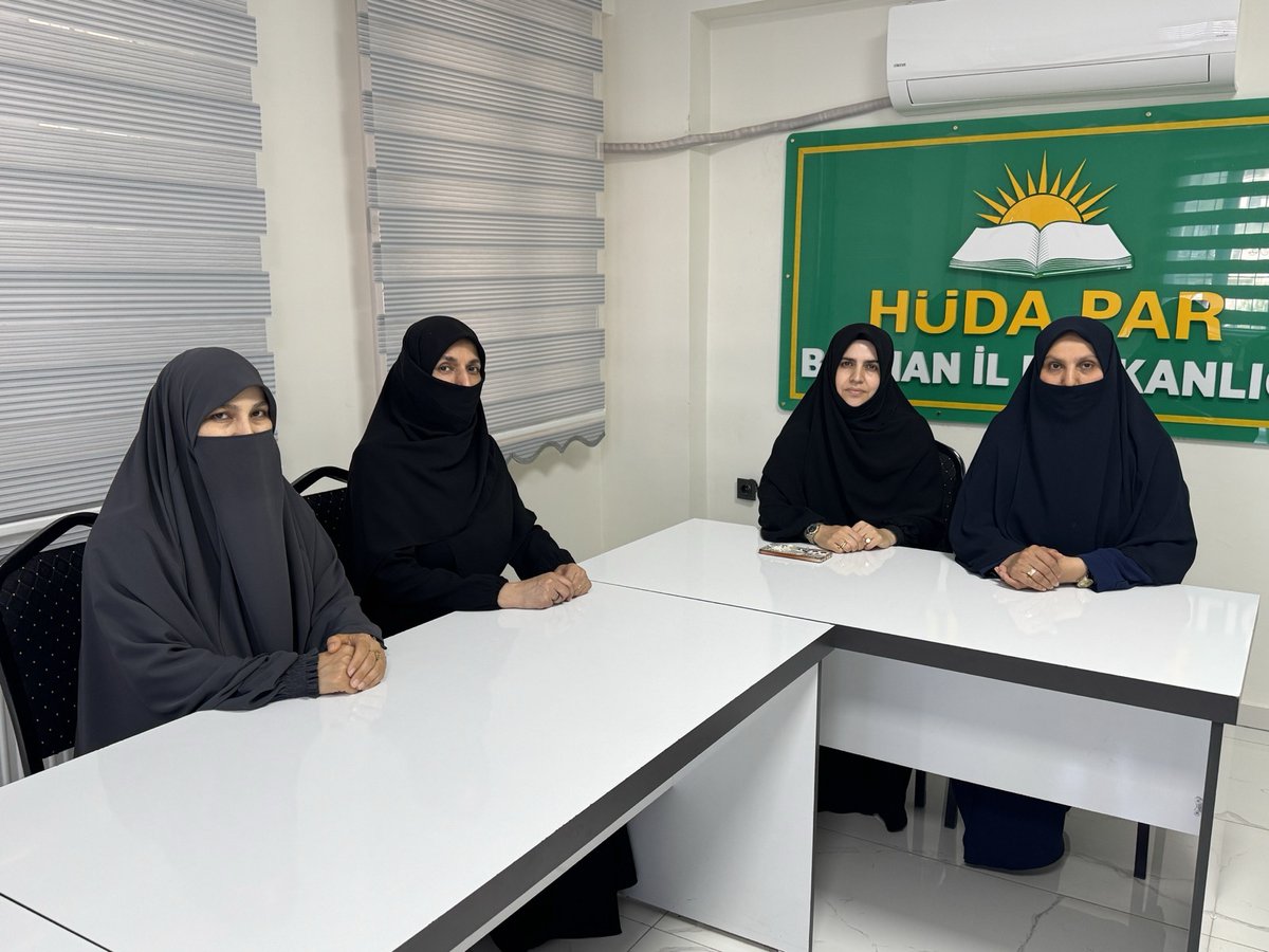 HÜDA PAR Batman Kadın Kolları tweet media
