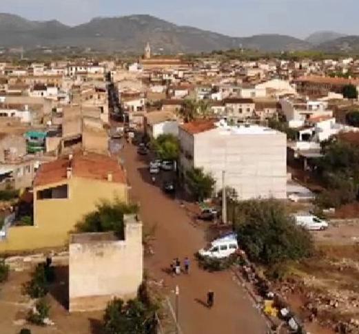 Santi_MBarajas's tweet photo. Según el Ministerio de Transición Ecológica, más de 700.000 personas tienen situadas sus viviendas en zonas de muy alto riesgo de inundación. Ello produce gran daño ambiental y supone un grave riesgo para las personas. Pero se siguen construyendo casas en esas zonas. Lamentable. https://t.co/bImm23j8Qu