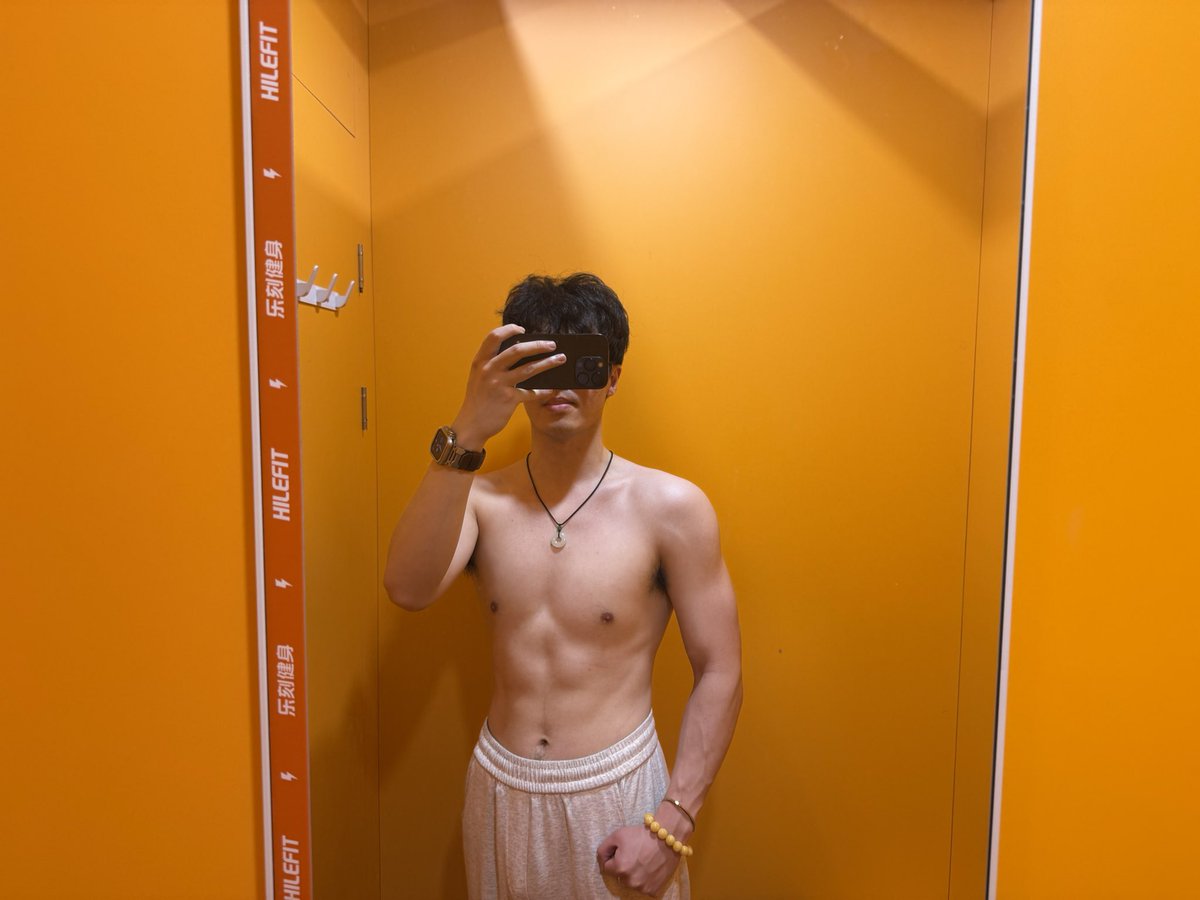 freoncyn's tweet photo. 近大远小🧐 #南京 #健身 #交友 #聊天 #肌肉 https://t.co/uaQIovpfsJ