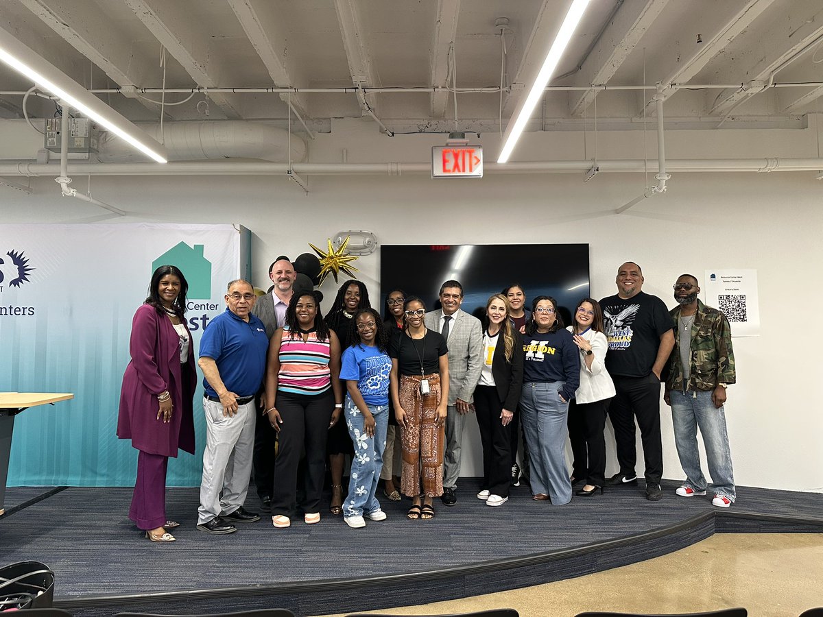 PathtoPinkston's tweet photo. The Budget Community Meeting at Resource Center West, led by Deputy Superintendent Ed Ramos, provided valuable insight  how district finances are strategically aligned to support district goals and priorities. 
@Tanya_N_Shelton https://t.co/9DjDHsAOsD