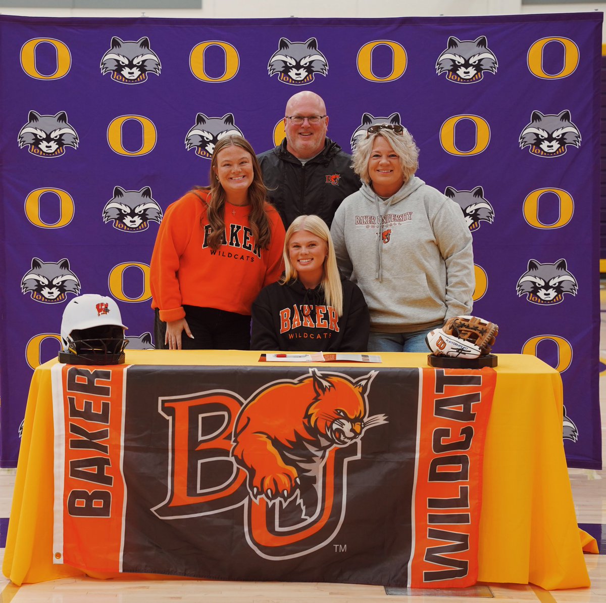 StoltzKamryn's tweet photo. Within the last week I signed for my future &amp; I had my 100th varsity career hit while playing for something MUCH bigger!! 💜
@BakerWildcatSB 
@oconsoftball https://t.co/Q1hftey5Ce