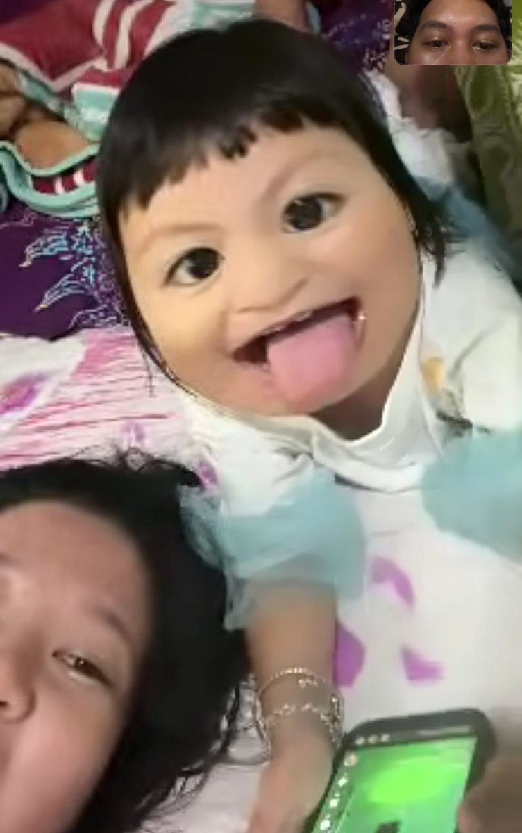 Mmendroo's tweet photo. sekilas pepe ni mirip acilnya lg bocil https://t.co/IbSaKjJG5I