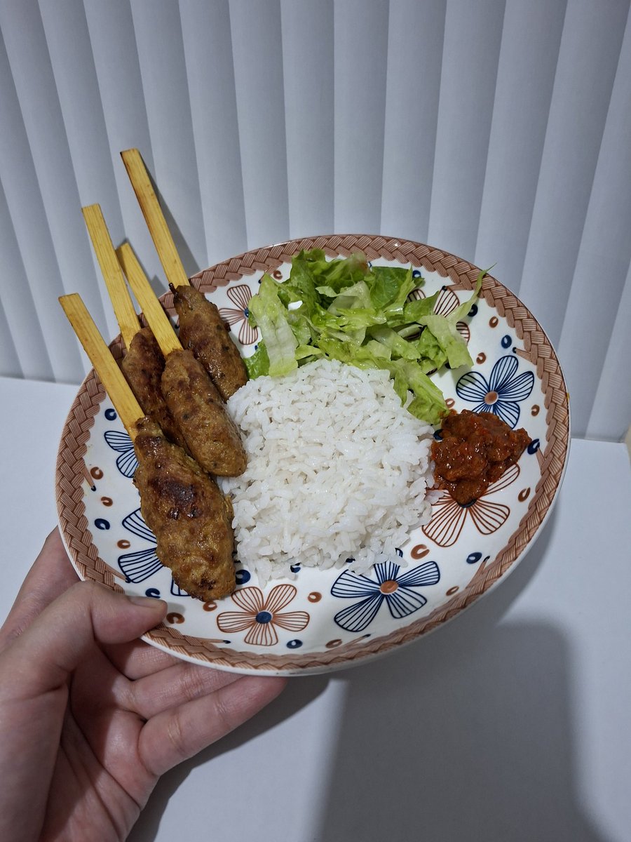 brinapantry's tweet photo. Berawal dari budak korporat yg tetap pengen makan enak, praktis &amp; no pengawet. Akhirnya tiap weekend jadi suka meal prep &amp; coba2 resep yang bisa difrozen tapi rasanya tetap enak &amp; flavorful.
Salah satu menu yang paling sering direcook: Sate lilit ayam manis ini
Ndaging, rich https://t.co/CDavY7XRvX