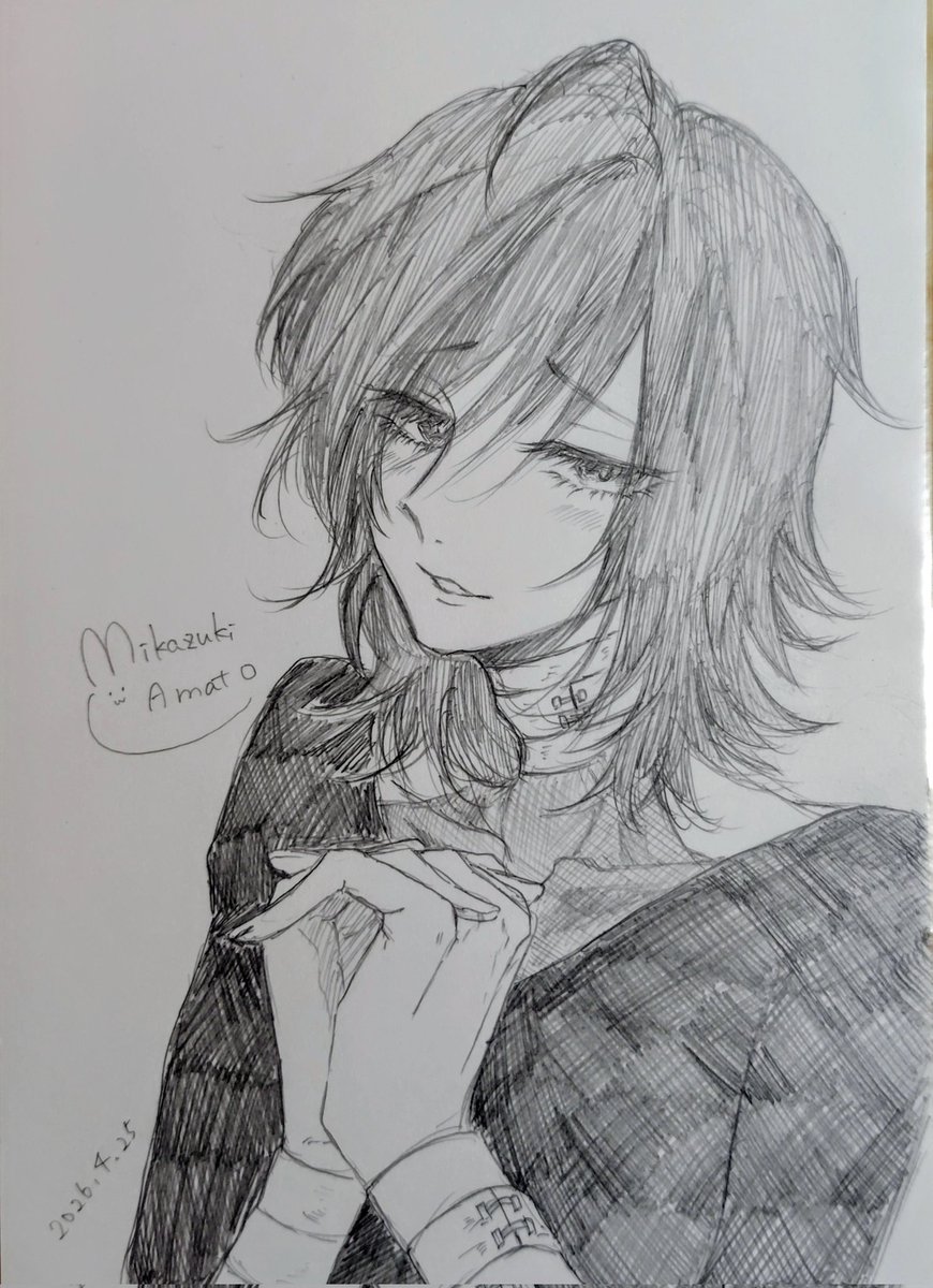 akito__m63's tweet photo. 今回の彼は一途な美人(♂)の想い人であり、拾って育ててくれた親代わりでもあります。
高校の頃作ったキャラ達でした、ちらっと名前出てますが今回の人がスクーロ、ついでに美人(♂)はヴェレーノと言います。
嫌味��野郎に見えますが、ヴェレーノのことだけは一際大事にしてます。 https://t.co/g1Iyat6qPK
