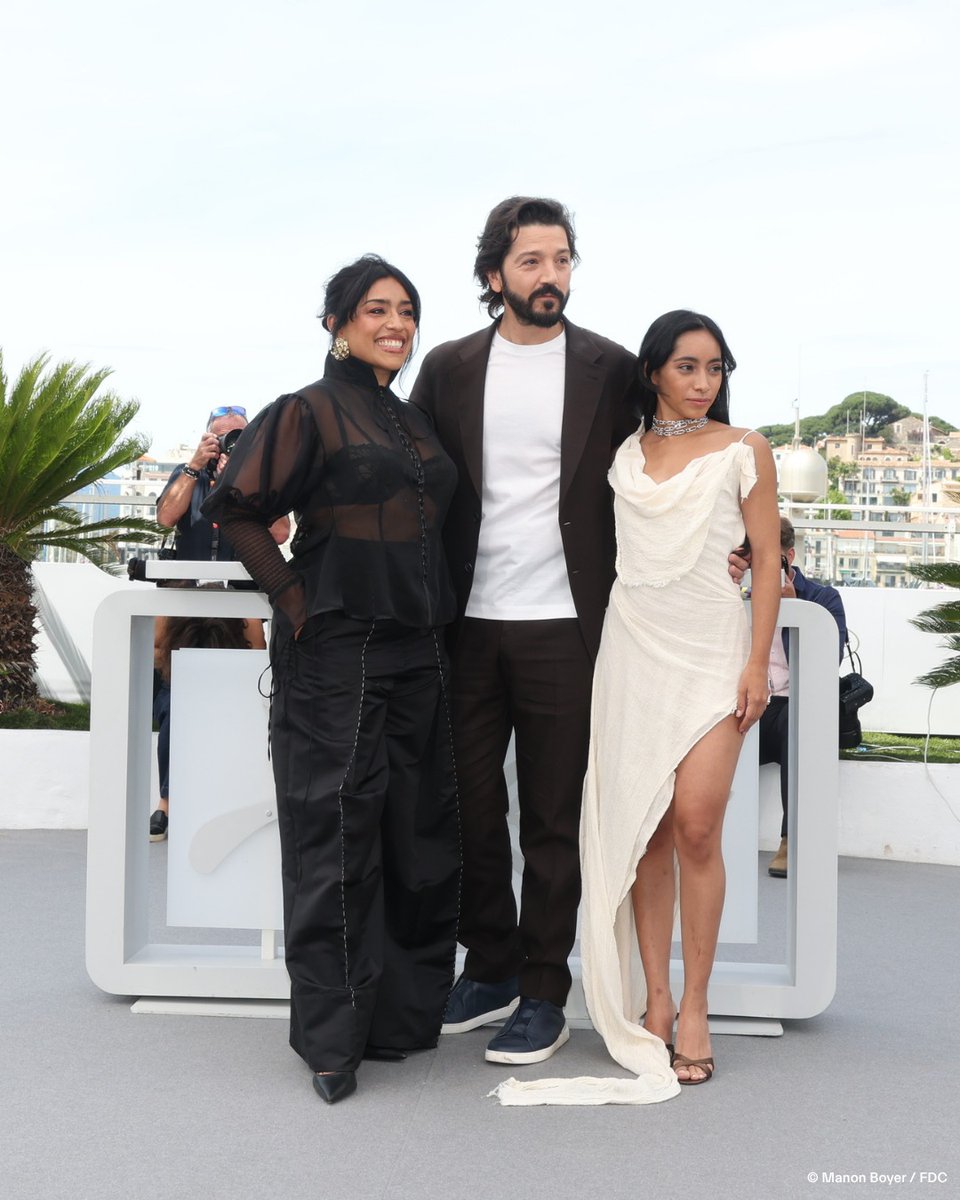 Luxboxfilms's tweet photo. Diego Luna and the cast of ASHES shine on the Cannes photocall. Watch the highlights.
ASHES - a Special Screenings Entry at @Festival_Cannes https://t.co/v3bkflyIWD