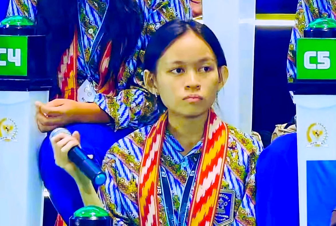 Opposite6888's tweet photo. Jangan sampai Josepha anak yang cerdas ini di klaim si Dadan karena makan makanan MBG ya ☝️ https://t.co/WGIUJNoXtH