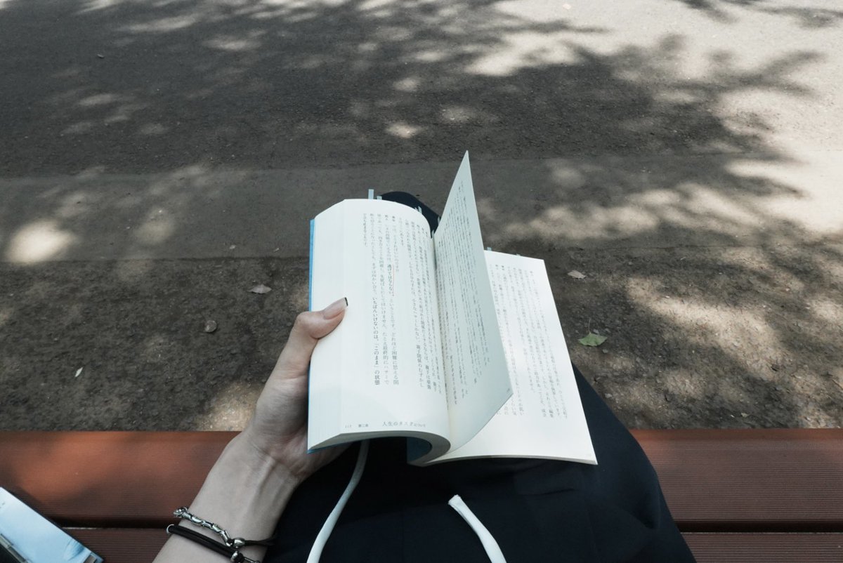 momonoki94's tweet photo. 最近の趣味は、外での読書。 https://t.co/Wid9sNyUEm