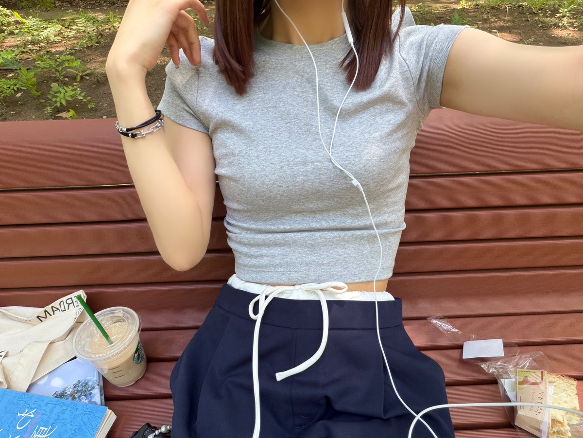 momonoki94's tweet photo. 最近の趣味は、外での読書。 https://t.co/Wid9sNyUEm