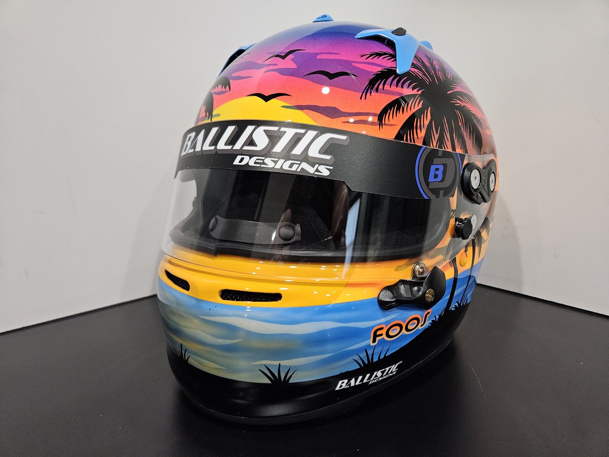 BallisticLids's tweet photo. Helmet for DJ Foos
#ballisticdesigns #custompaint #custompaintedhelmet https://t.co/UYBhJnVi8R