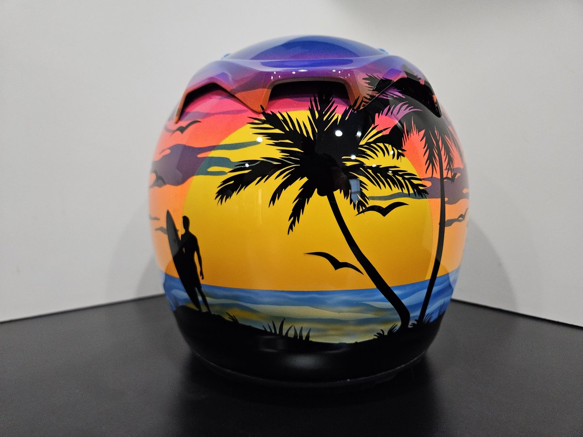 BallisticLids's tweet photo. Helmet for DJ Foos
#ballisticdesigns #custompaint #custompaintedhelmet https://t.co/UYBhJnVi8R